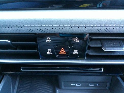 Used 2024 Volkswagen Atlas Peak Edition SEL AWD/4WD image 19