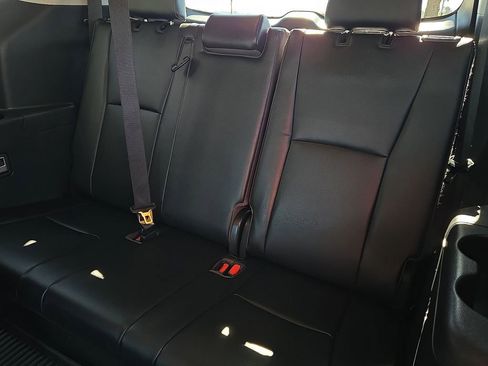 Used 2023 Toyota Highlander XLE image 10