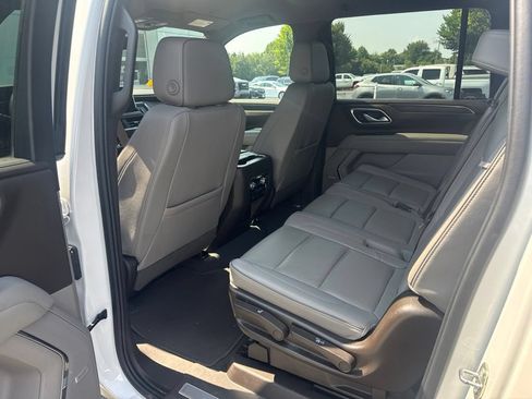 Used 2023 GMC Yukon XL SLT w/ SLT Luxury Package AWD/4WD image 13
