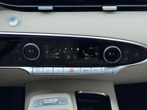 Used 2022 Genesis GV70 2.5T w/ Advanced Package image 19