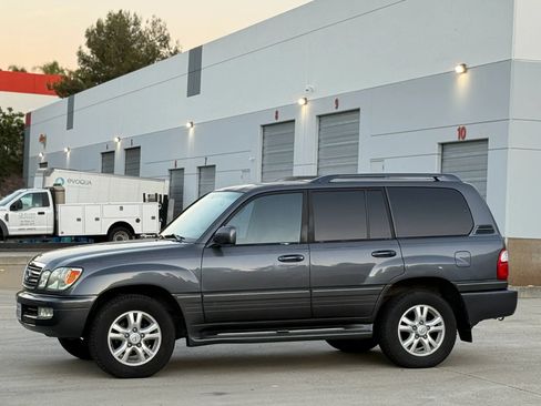 Used 2004 Lexus LX 470 4WD w/ Preferred Accessory Pkg image 16