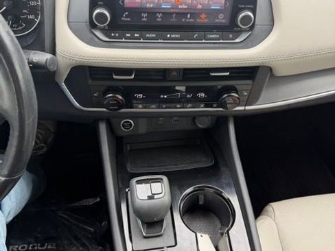 Used 2023 Nissan Rogue SV w/ SV Premium B Package image 31