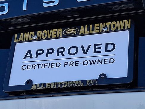 Used 2025 Land Rover Discovery S image 30