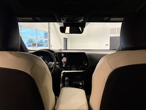 Used 2023 Lexus NX 350h AWD w/ Towing Package (2000 Lbs) image 28