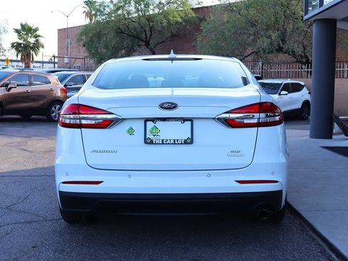 Used 2019 Ford Fusion SE FWD image 11