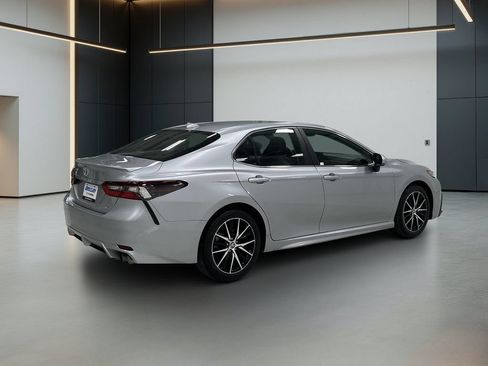 Used 2024 Toyota Camry SE FWD image 6