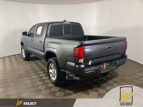 Used 2022 Toyota Tacoma SR AWD/4WD image 4