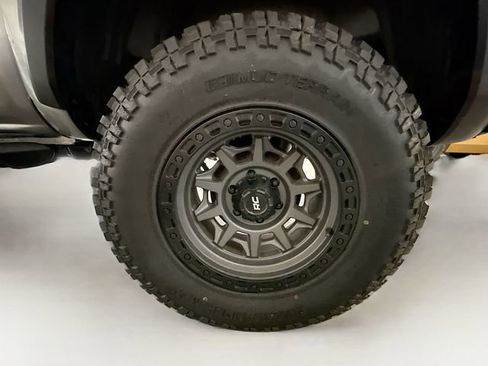 Used 2020 Toyota Tacoma TRD Off-Road image 29