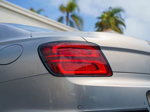 Used 2025 Bentley Flying Spur Plug-In Hybrid image 27