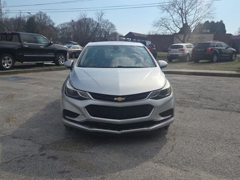 Used 2017 Chevrolet Cruze LT w/ Sun And Sound Package image 8