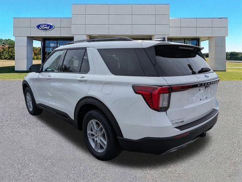 New 2026 Ford Explorer Active RWD image 3