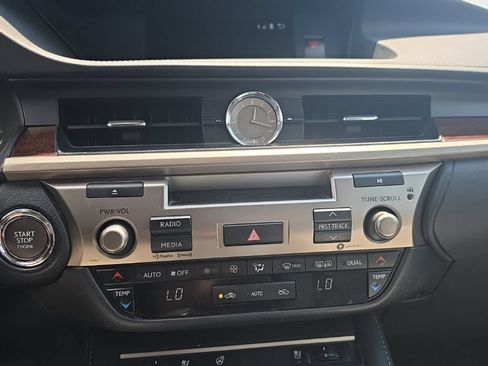 Used 2017 Lexus ES 350 w/ Premium Package FWD image 4