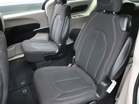 Used 2023 Chrysler Voyager LX FWD image 31