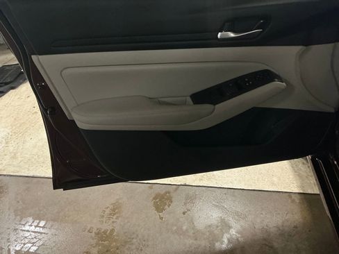 Used 2024 Nissan Altima 2.5 SV w/ SV Premium Package image 18