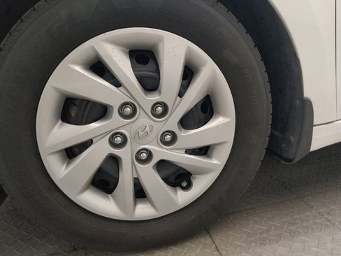 Used 2020 Hyundai Elantra SE FWD image 31