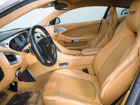Used 2017 Aston Martin Vanquish Coupe image 38