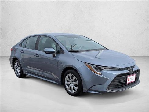 Certified 2023 Toyota Corolla LE image 3