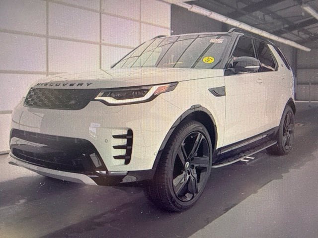 Used 2025 Land Rover Discovery Dynamic SE AWD/4WD image 2