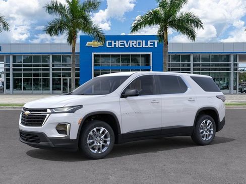 Used 2023 Chevrolet Traverse LS FWD image 2