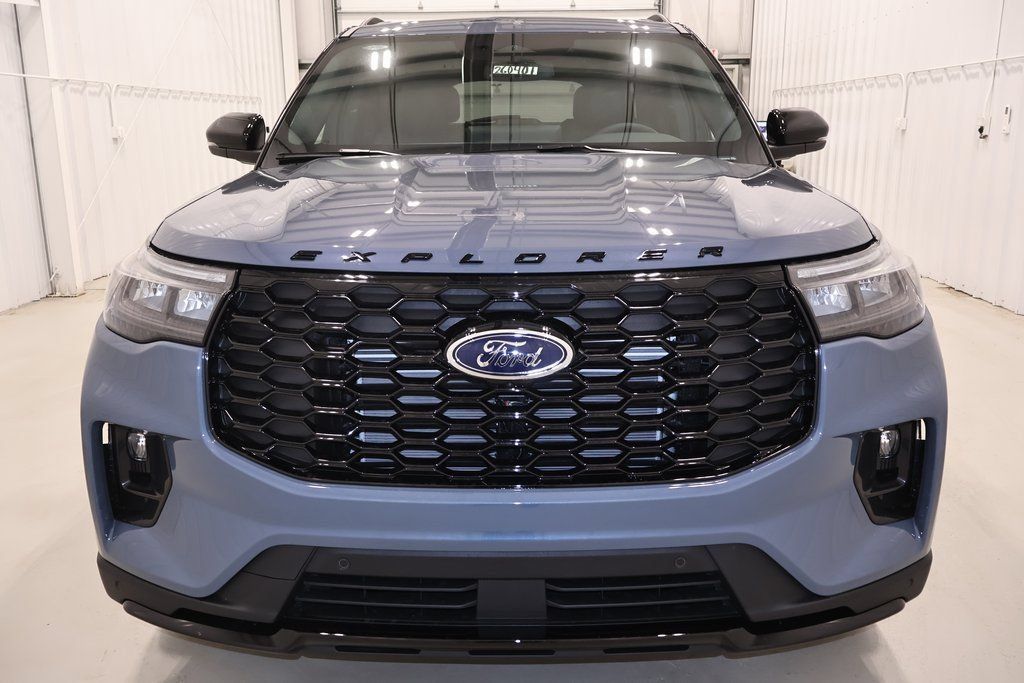 New 2026 Ford Explorer ST-Line w/ ST-Line Street Pack AWD/4WD image 4