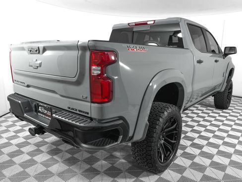 Used 2024 Chevrolet Silverado 1500 LT Trail Boss w/ Convenience Package II AWD/4WD image 4