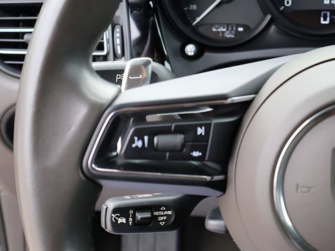Certified 2024 Porsche Macan AWD/4WD image 29