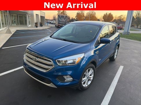 Used 2017 Ford Escape SE image 1