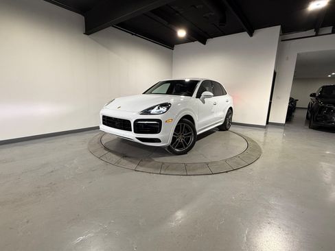 Used 2022 Porsche Cayenne image 4