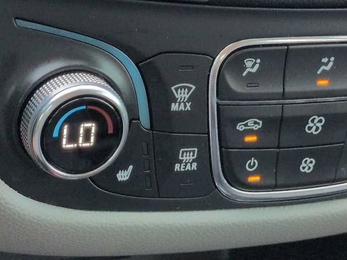 Used 2021 Chevrolet Equinox Premier FWD image 21