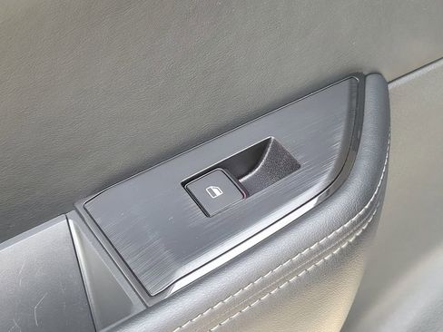 Certified 2025 Nissan Rogue SV image 22