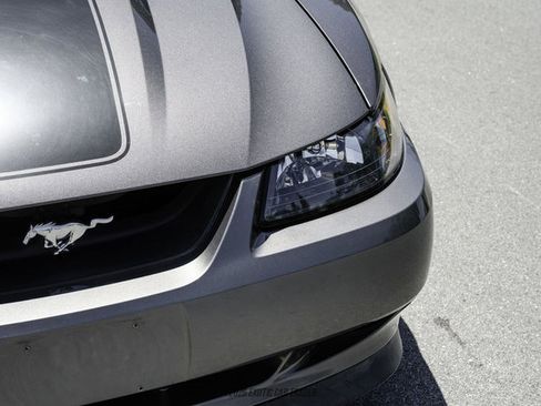 Used 2003 Ford Mustang Mach 1 RWD image 89