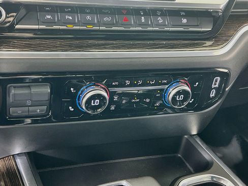 Used 2022 GMC Sierra 1500 Elevation w/ Elevation Premium Package AWD/4WD image 15
