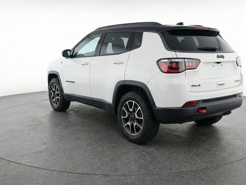 Used 2025 Jeep Compass Trailhawk image 6