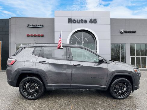 Used 2023 Jeep Compass Latitude w/ Convenience Group AWD/4WD image 6