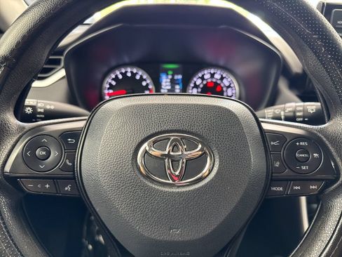 Used 2022 Toyota RAV4 XLE AWD/4WD image 22