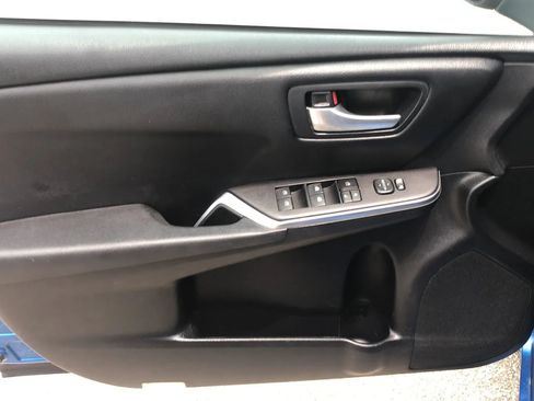 Used 2017 Toyota Camry SE FWD image 11