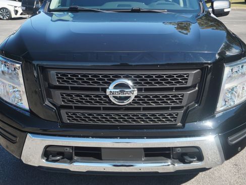 Used 2020 Nissan Titan SV w/ SV Convenience Package image 12