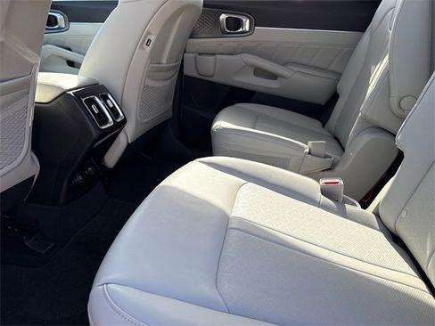 Used 2023 Kia Sorento SX image 18