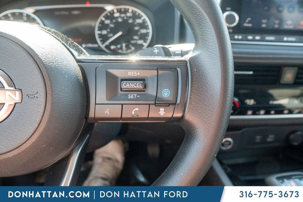 Used 2022 Nissan Rogue SV AWD/4WD image 14