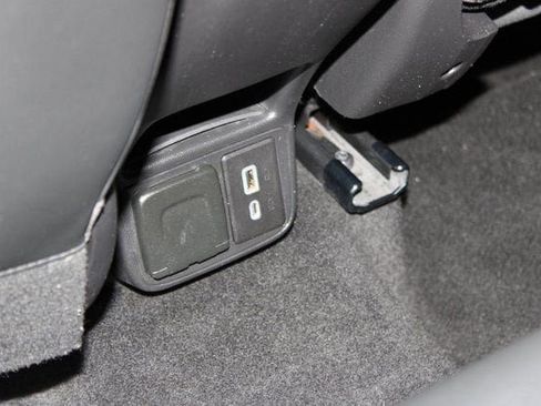 Used 2021 Buick Encore GX Essence image 18