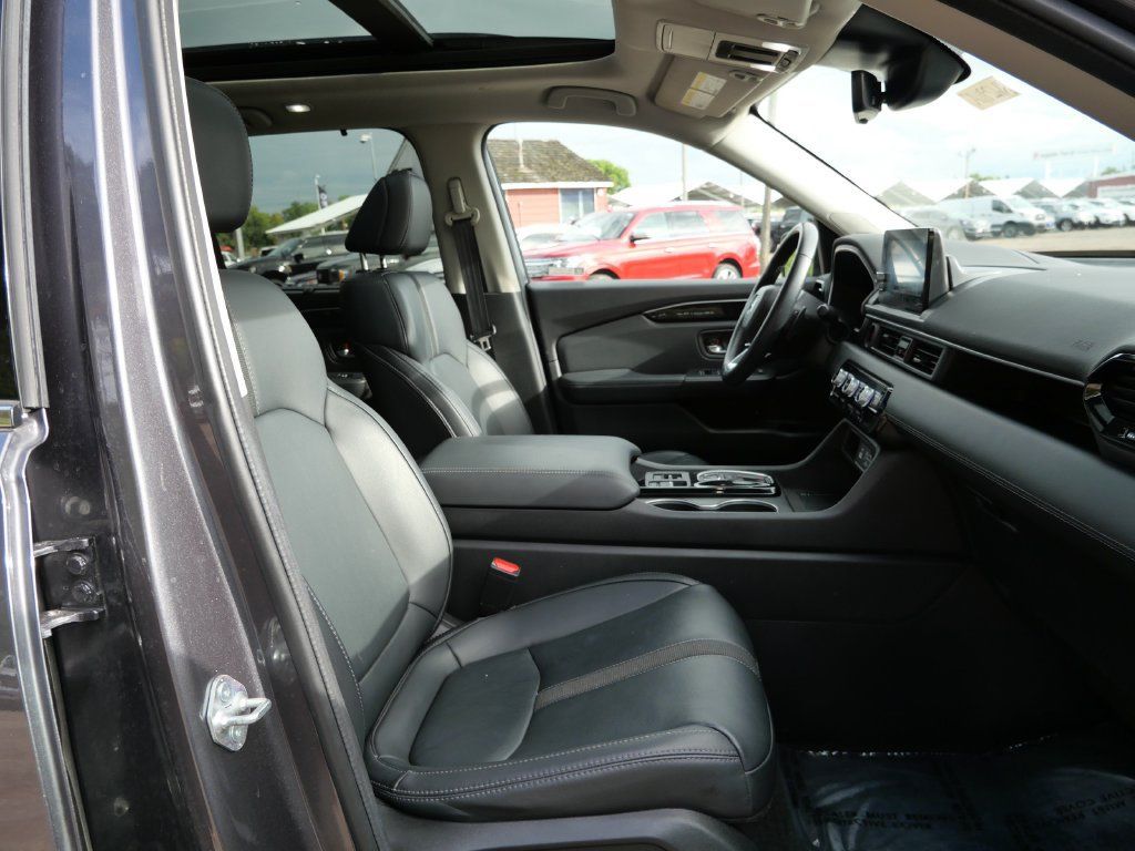 Used 2024 Honda Pilot Touring image 12