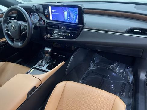 Certified 2024 Lexus ES 300h w/ Premium Package FWD image 12