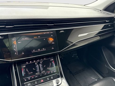 Used 2019 Audi Q8 Premium Plus w/ Premium Plus AWD/4WD image 24