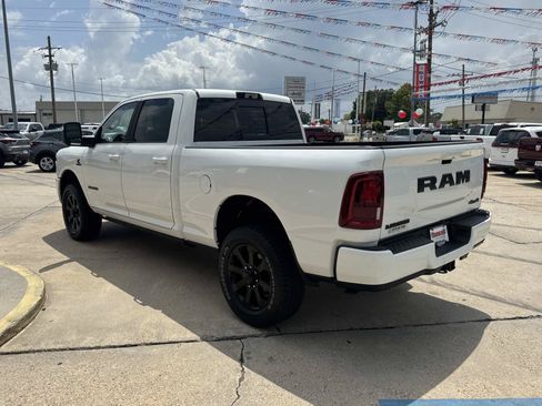 Used 2026 RAM 2500 Laramie AWD/4WD image 5