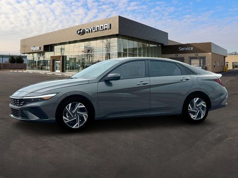 Certified 2025 Hyundai Elantra Sport image 2