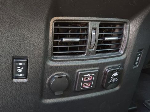 Used 2022 Nissan Titan PRO-4X w/ Pro-4x Convenience Package image 16