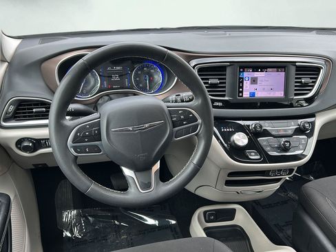 Used 2022 Chrysler Voyager LX FWD image 7