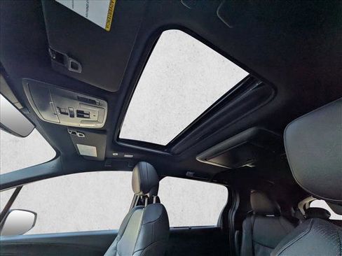 Used 2025 Toyota Sienna Platinum FWD image 14