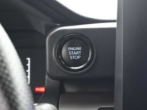 Used 2025 Toyota Tacoma SR5 AWD/4WD image 13