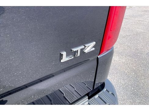 Used 2022 Chevrolet Silverado 1500 LTZ w/ LTZ Premium Package AWD/4WD image 9